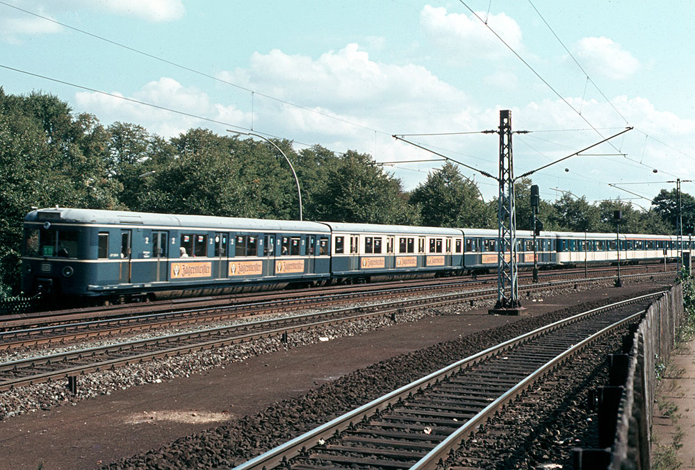https://www.eisenbahnfotograf.de/datei/September 1981/1010111 DB 471138 Dammtor 1.9.81.jpg